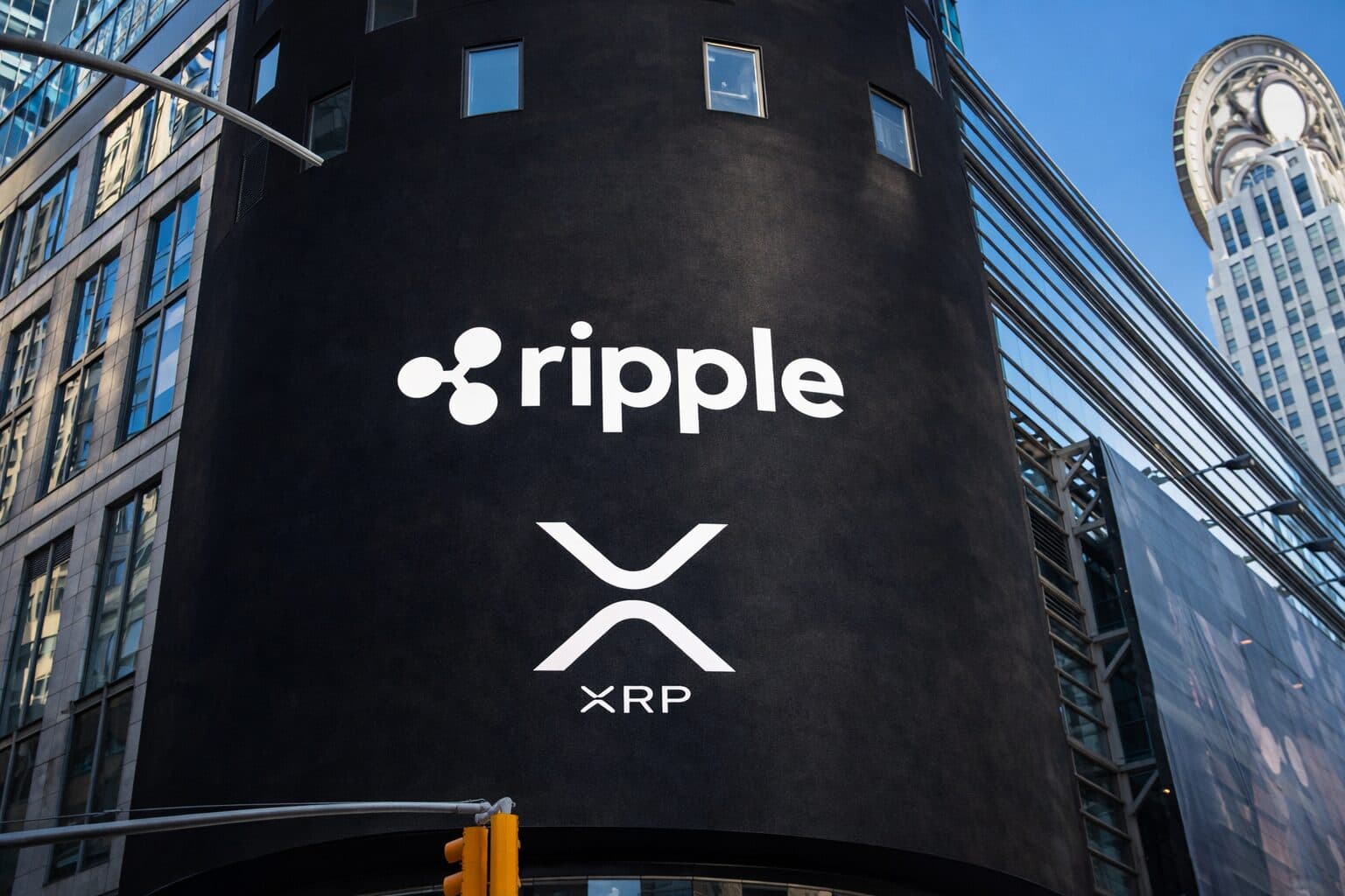 XRP Drops to $1.39 After Breaking $1.40 Support as Selling Pressure Builds