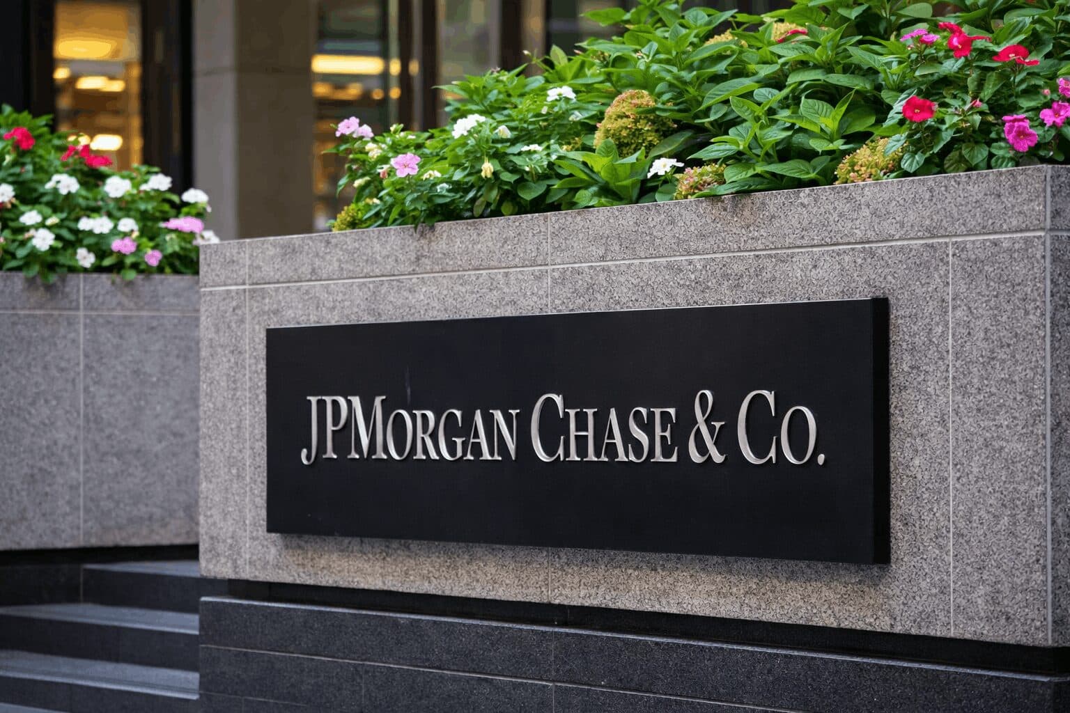 BlackRock Partners With JPMorgan to Launch Tokenized Funds in Europe