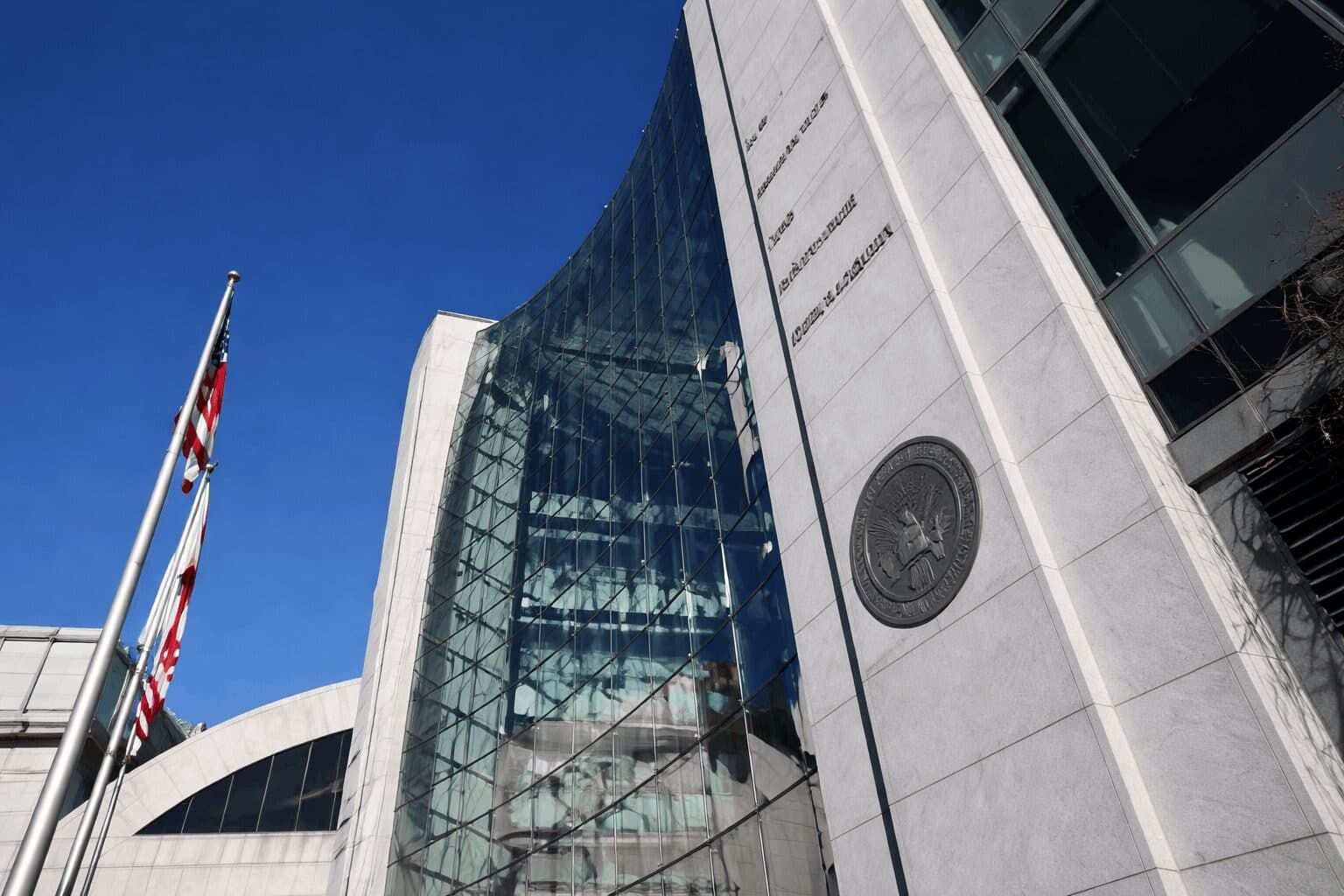 Investment Bank Sees Limited Demand for Tokenized Stocks Despite New SEC Rules