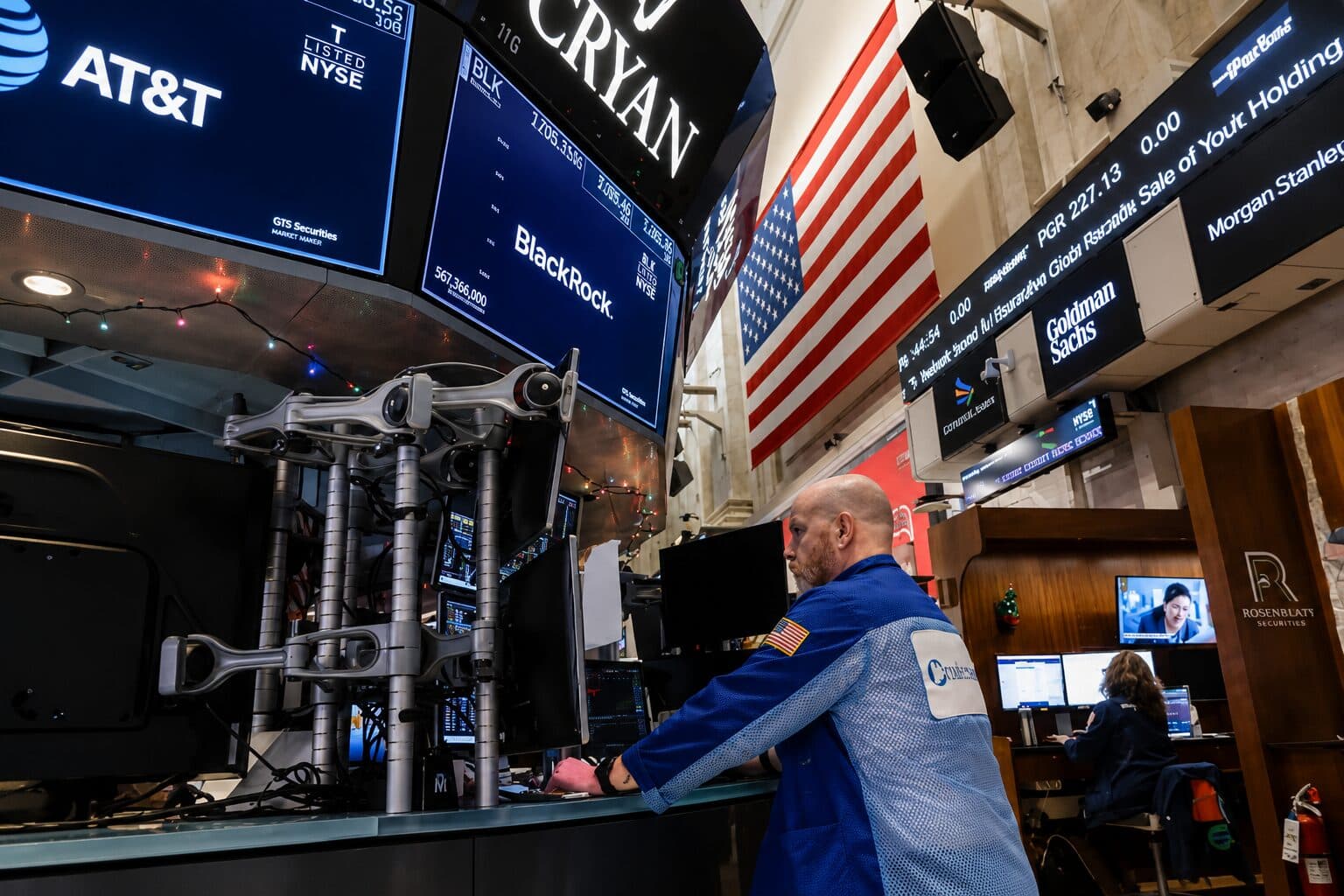 Bitcoin Open Interest Rises $2.3 Billion as Traders Pay More for Long Positions