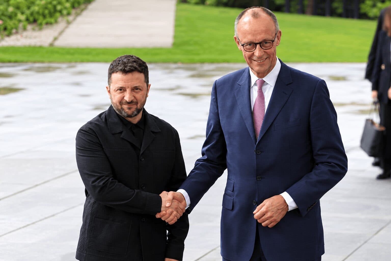 Merz Arrives in Kyiv Amid Air Raids, Pledging €1 Billion in Military Aid